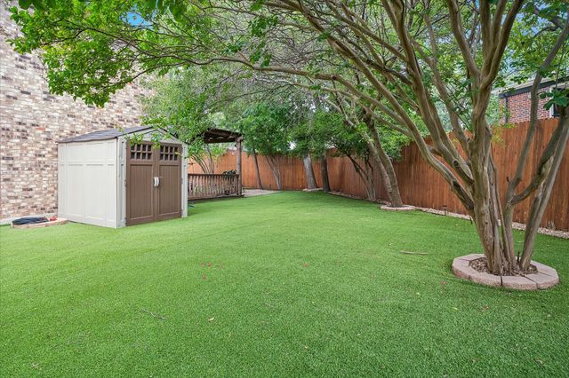 301 Stoneledge Drive, Irving, TX 75063