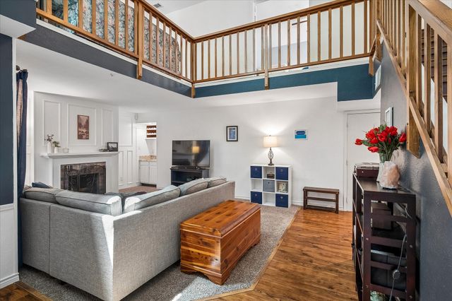 301 Stoneledge Drive, Irving, TX 75063