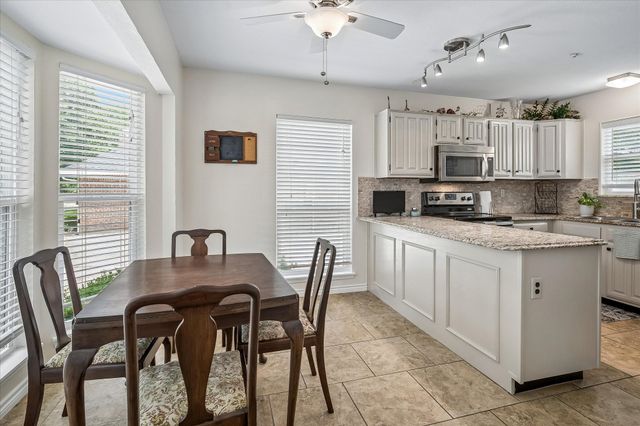 301 Stoneledge Drive, Irving, TX 75063