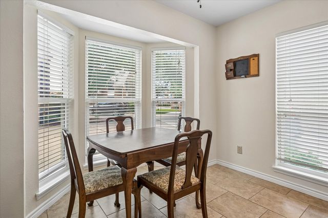 301 Stoneledge Drive, Irving, TX 75063
