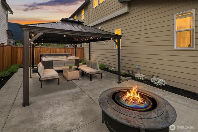1796 Canyon Ave SE, North Bend, WA 98045