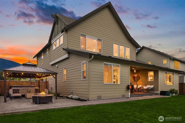 1796 Canyon Ave SE, North Bend, WA 98045