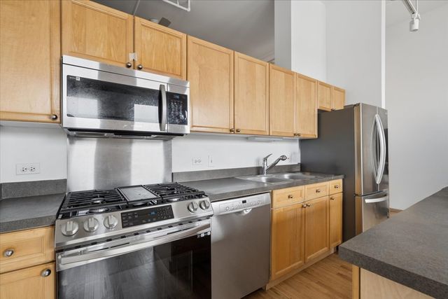 3151 N Lincoln Avenue 304, Chicago, IL 60657