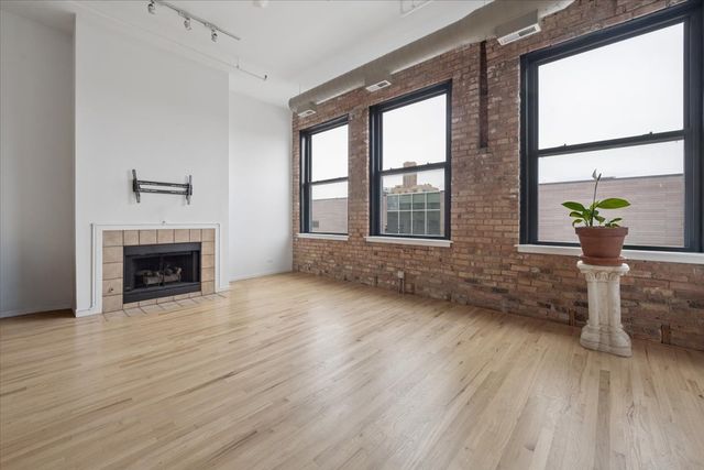 3151 N Lincoln Avenue 304, Chicago, IL 60657