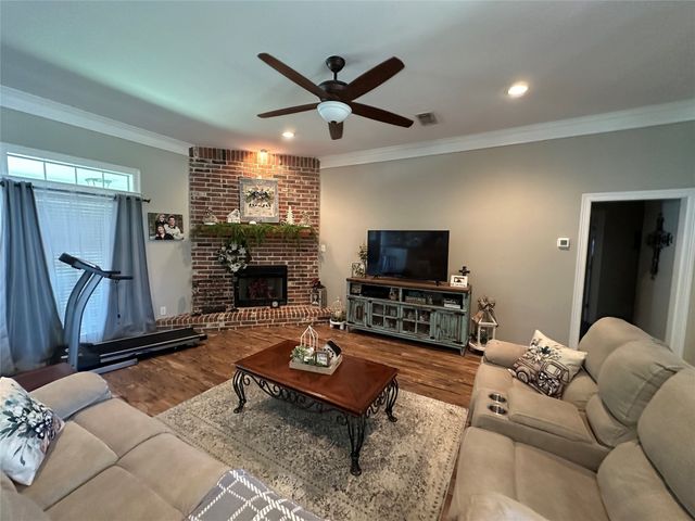 394 Sunland Park, Robinson, TX 76706