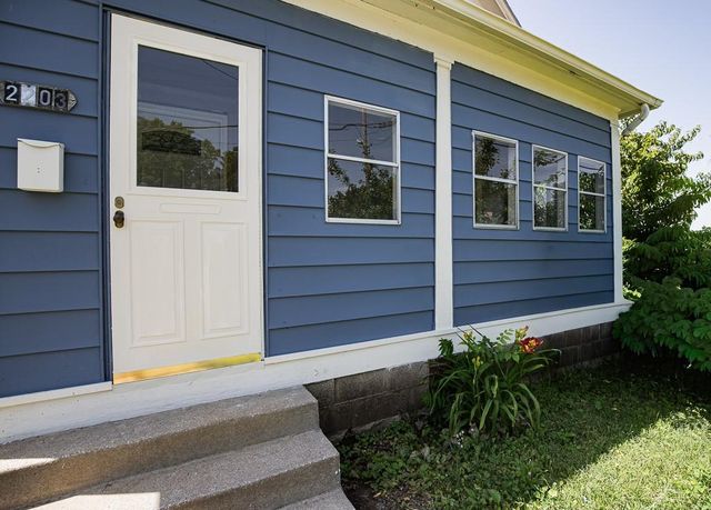2203 E 37 Street, Kansas City, MO 64109