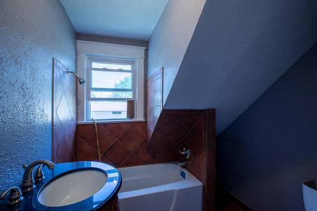 2203 E 37 Street, Kansas City, MO 64109