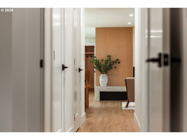 6375 Sw DAWN St, Lake Oswego, OR 97035