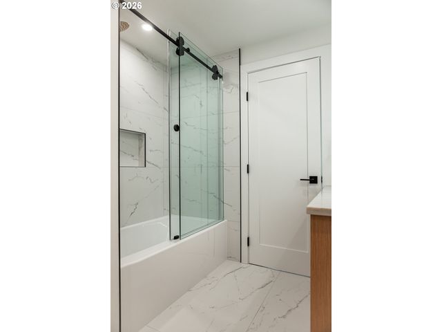 6375 Sw DAWN St, Lake Oswego, OR 97035