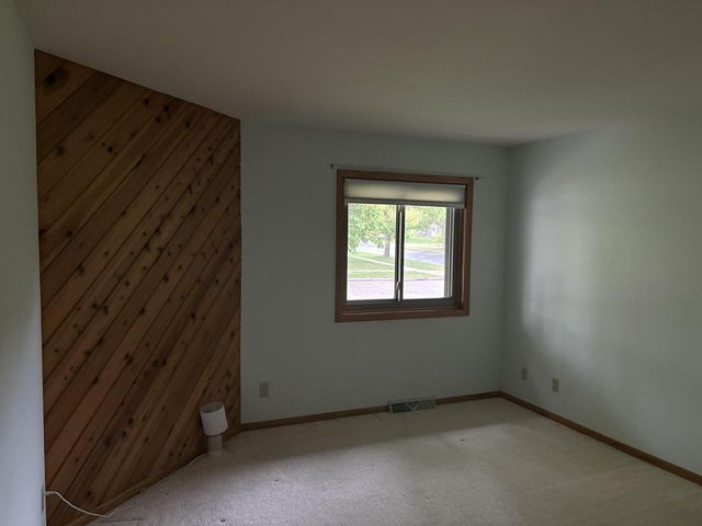 82 Eastbrook LANE, Fond Du Lac, WI 54935