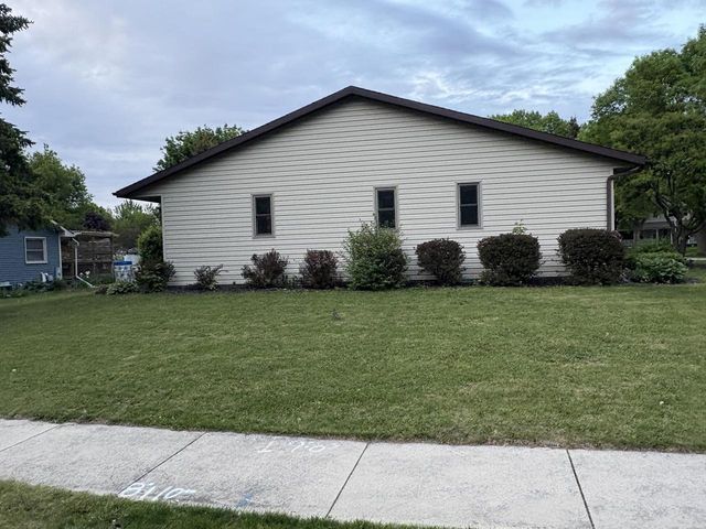 82 Eastbrook LANE, Fond Du Lac, WI 54935