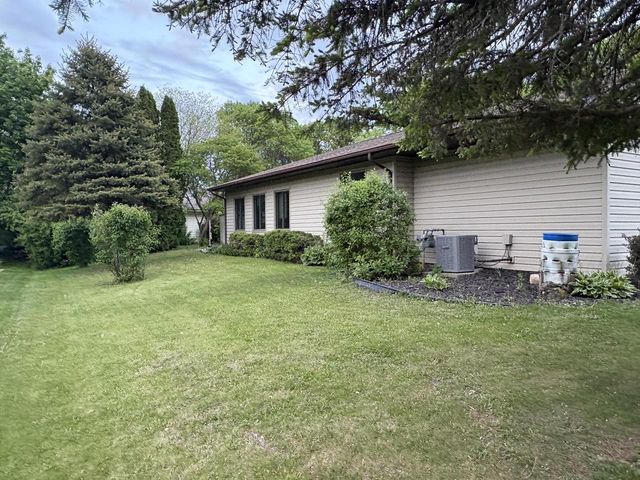82 Eastbrook LANE, Fond Du Lac, WI 54935