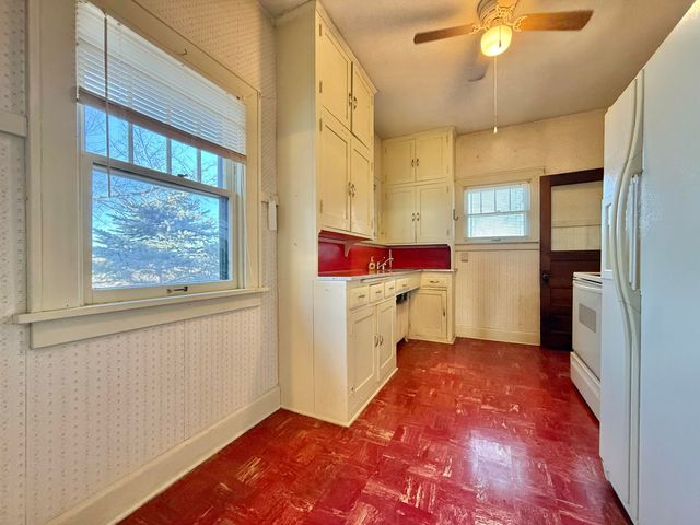 806 11TH Street, Corning, IA 50841