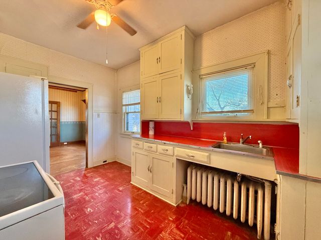806 11TH Street, Corning, IA 50841