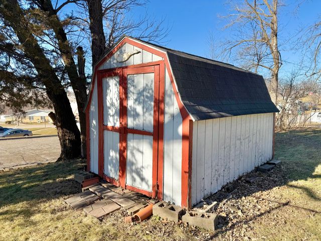 806 11TH Street, Corning, IA 50841