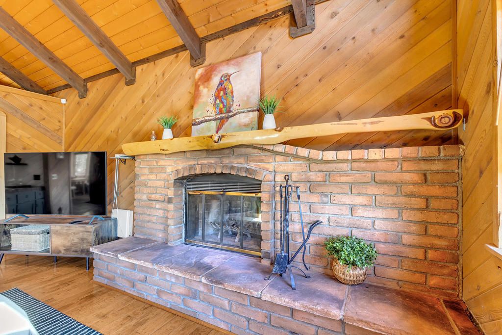Image 11 of property listing at 24863 Ponderosa Drive, Idyllwild, CA 92549