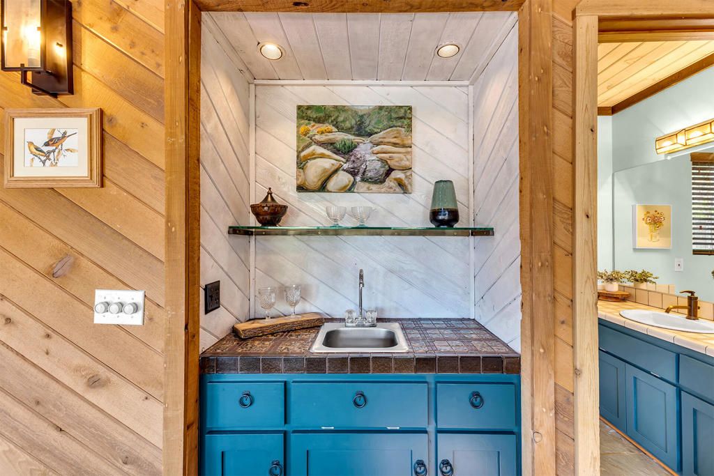 Image 13 of property listing at 24863 Ponderosa Drive, Idyllwild, CA 92549