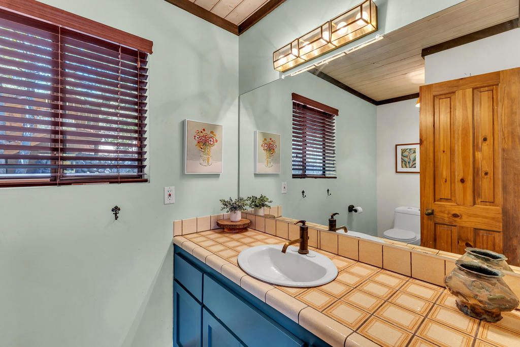 Image 31 of property listing at 24863 Ponderosa Drive, Idyllwild, CA 92549