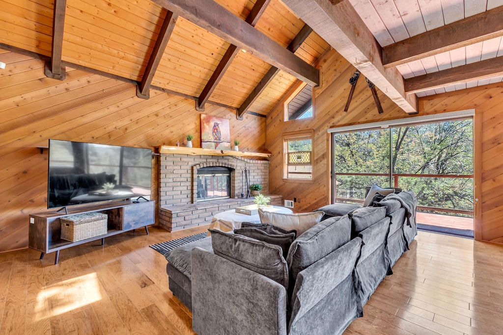 Image 8 of property listing at 24863 Ponderosa Drive, Idyllwild, CA 92549