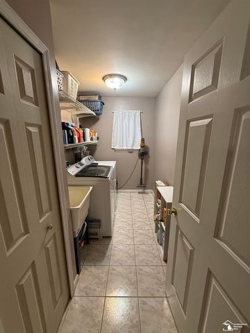 26656 Winslow Drive, Flat Rock, MI 48134