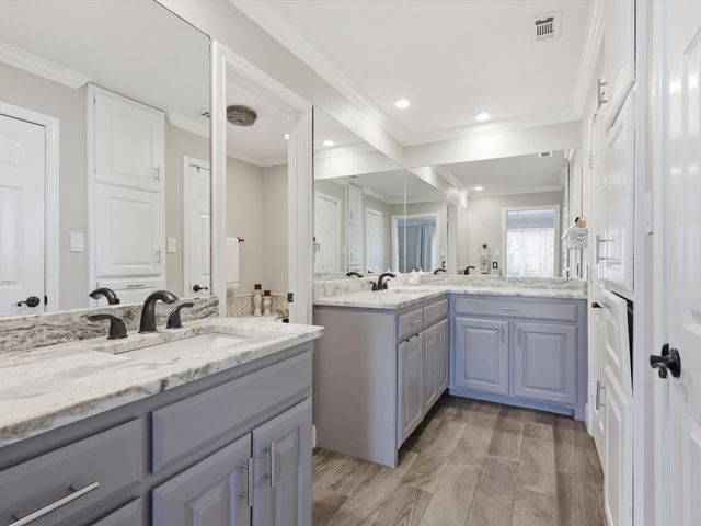 205 Circleview Drive N, Hurst, TX 76054