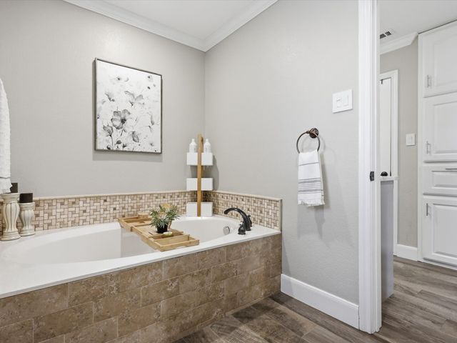 205 Circleview Drive N, Hurst, TX 76054
