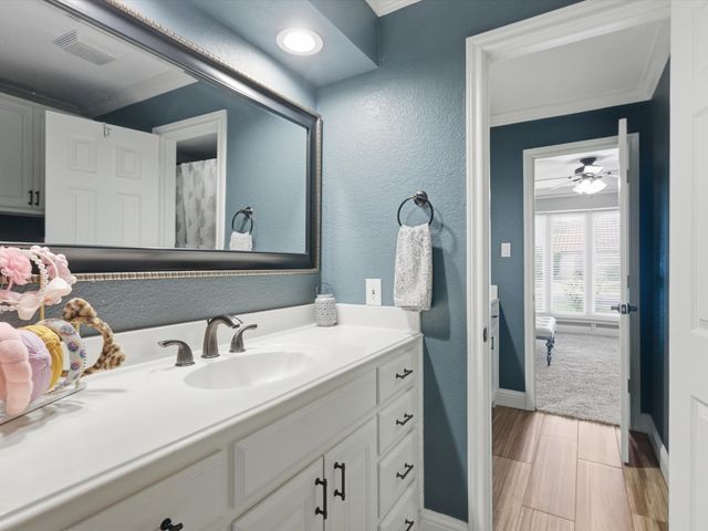 205 Circleview Drive N, Hurst, TX 76054