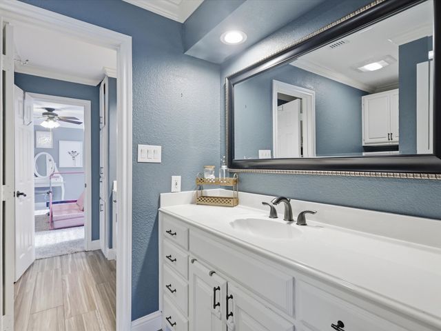205 Circleview Drive N, Hurst, TX 76054