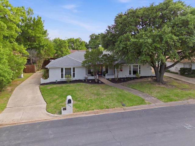 205 Circleview Drive N, Hurst, TX 76054