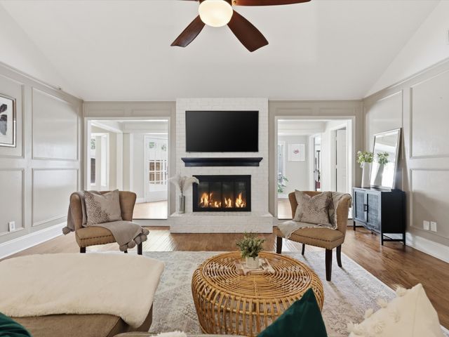 205 Circleview Drive N, Hurst, TX 76054