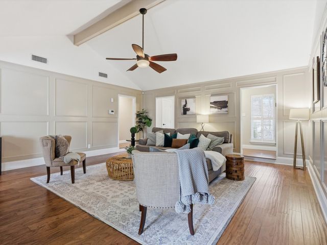 205 Circleview Drive N, Hurst, TX 76054