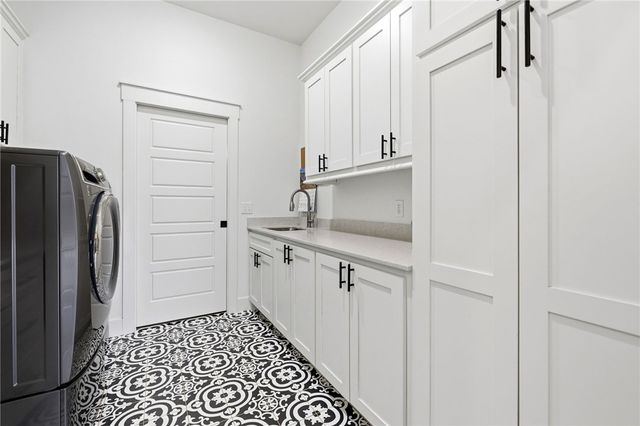484 S Wyman Road, Fayetteville, AR 72701