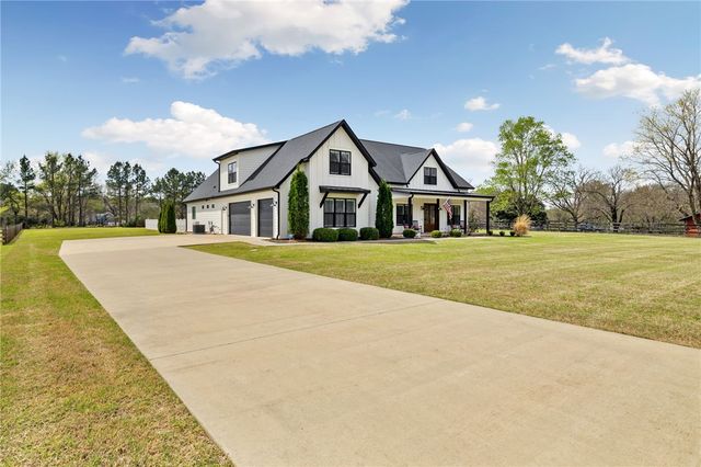 484 S Wyman Road, Fayetteville, AR 72701