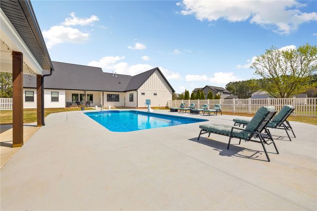 484 S Wyman Road, Fayetteville, AR 72701