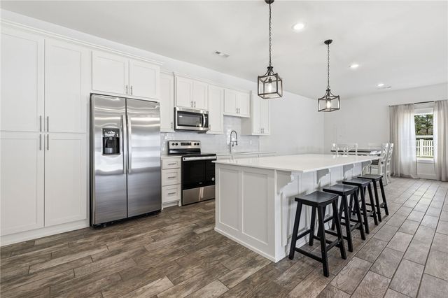 484 S Wyman Road, Fayetteville, AR 72701