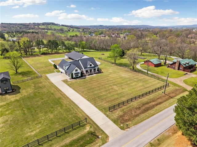 484 S Wyman Road, Fayetteville, AR 72701
