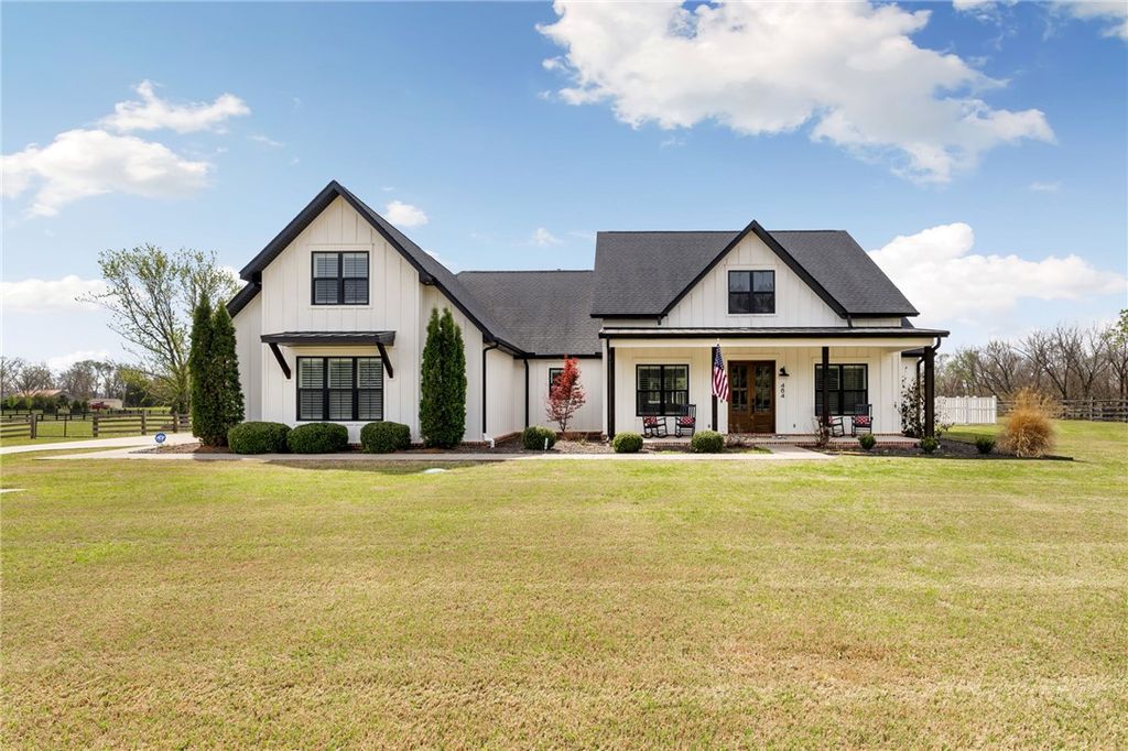 484 S Wyman Road, Fayetteville, AR 72701