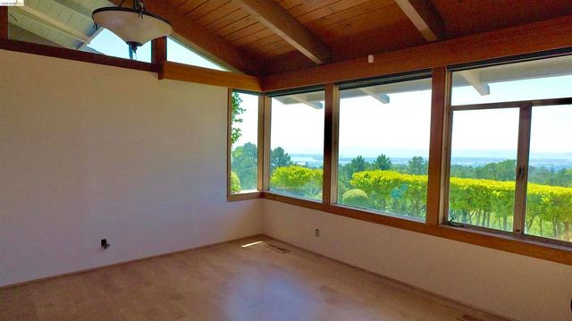 5623 Bacon, Oakland, CA 94619