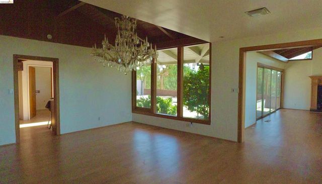 5623 Bacon, Oakland, CA 94619