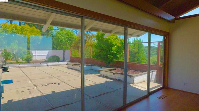 5623 Bacon, Oakland, CA 94619