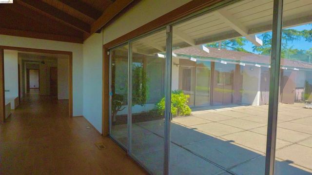 5623 Bacon, Oakland, CA 94619