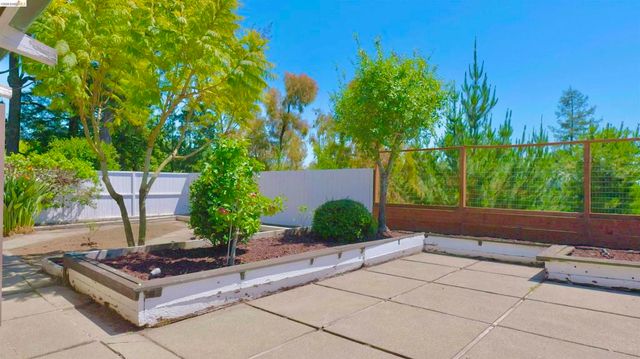 5623 Bacon, Oakland, CA 94619