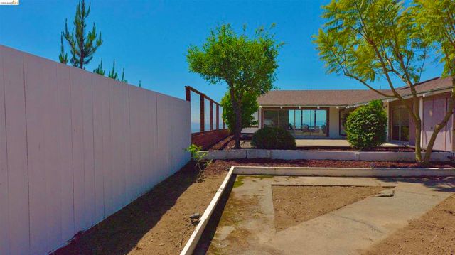 5623 Bacon, Oakland, CA 94619