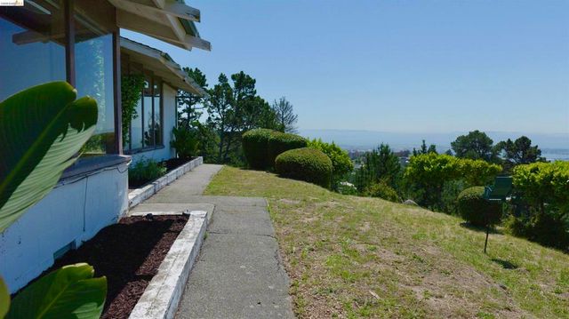5623 Bacon, Oakland, CA 94619