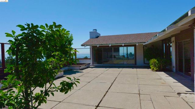 5623 Bacon, Oakland, CA 94619