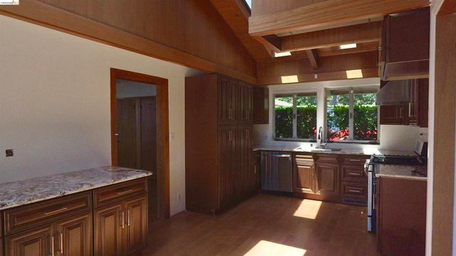 5623 Bacon, Oakland, CA 94619