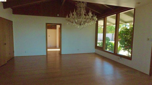 5623 Bacon, Oakland, CA 94619