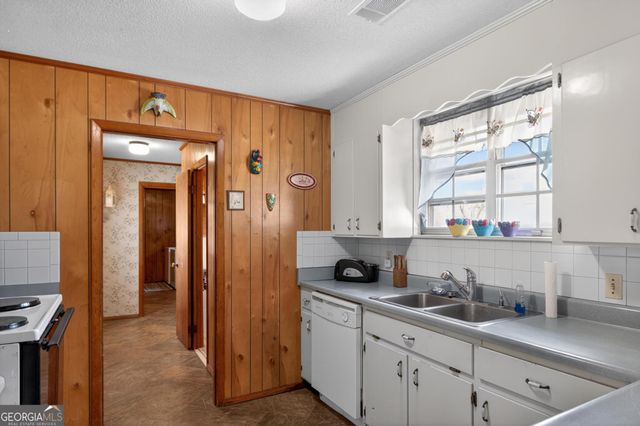 608 S Leroy Street, Metter, GA 30439