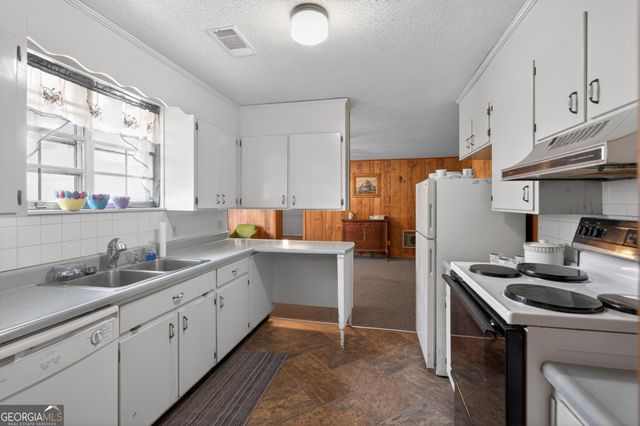 608 S Leroy Street, Metter, GA 30439