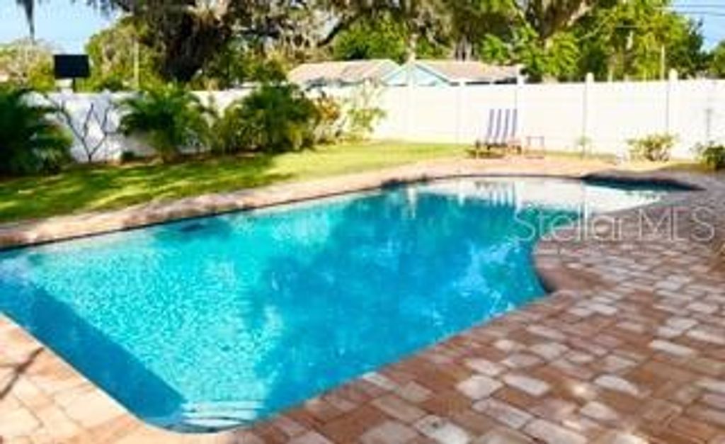 604 7TH AVENUE SW, Largo, FL 33770